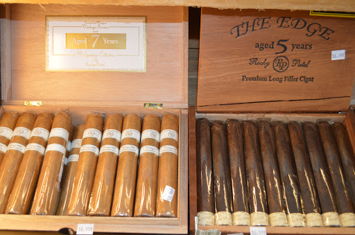 Tobacco Shop «American Smoke & Vape», reviews and photos, 217 E Army Trail Rd, Glendale Heights, IL 60139, USA