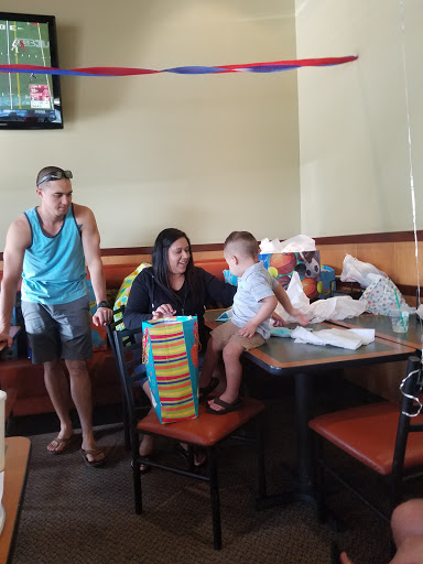 Pizza Restaurant «Round Table Pizza», reviews and photos, 22722 Lambert St, Lake Forest, CA 92630, USA