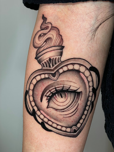 Explore small star tattoo ideas, creative tattoo ideas in Bayville, available at Momo Tattoo Studio