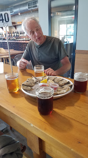 Oyster Bar Restaurant «Triton Craft Beer and Oyster Bar», reviews and photos, 308 Centre St, Beach Haven, NJ 08008, USA