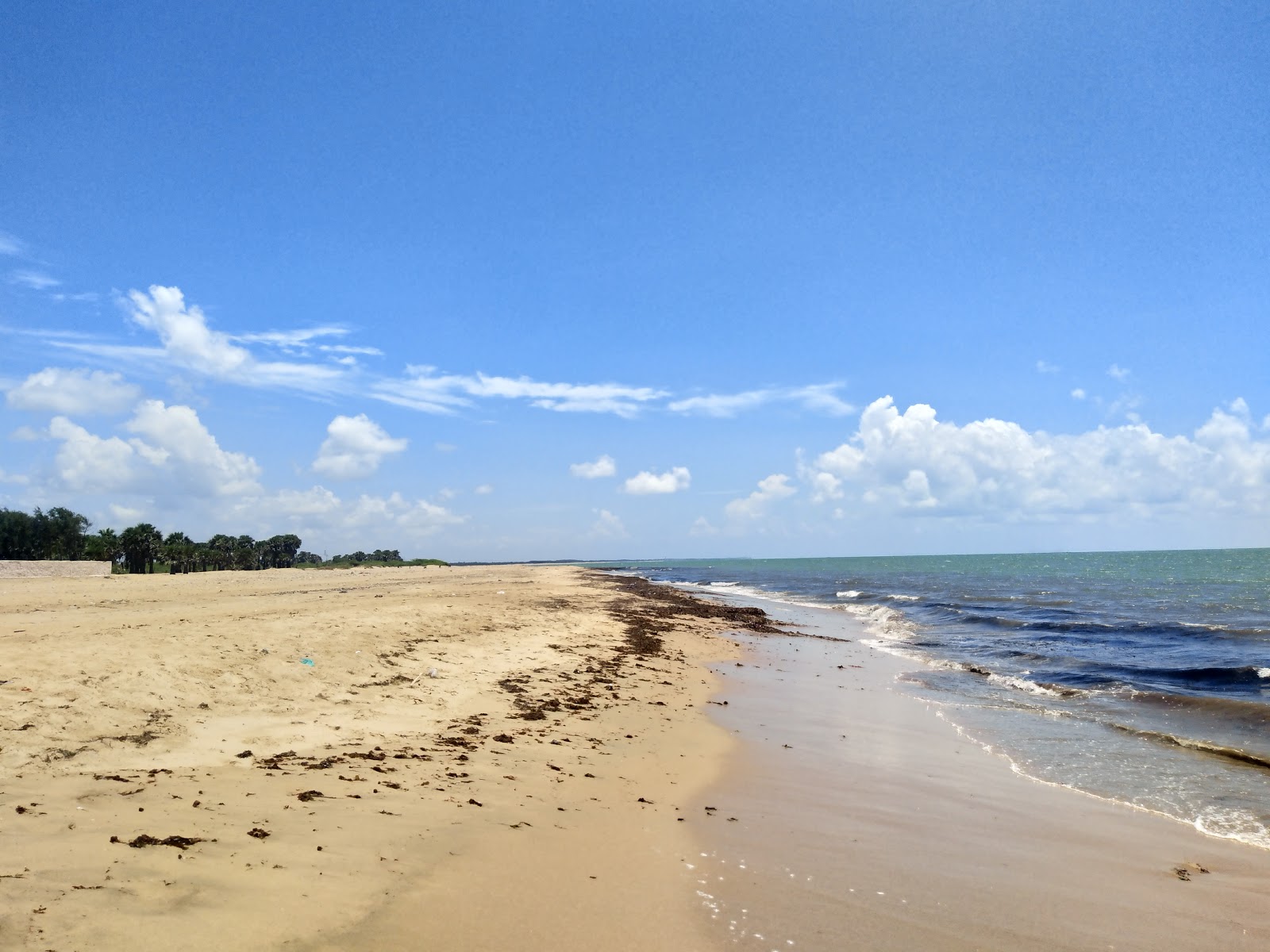 Foto von Kulasekharapatnam Beach mit beiger sand Oberfläche