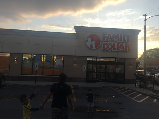 Dollar Store «FAMILY DOLLAR», reviews and photos, 6701 W Belmont Ave, Chicago, IL 60634, USA