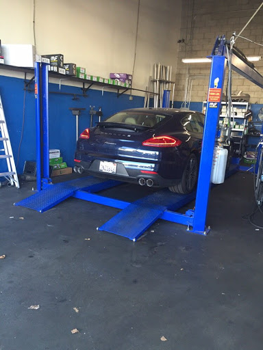 Muffler Technician image