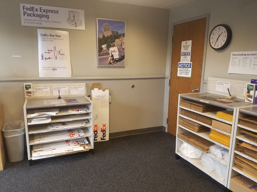 Shipping and Mailing Service «FedEx Ship Center», reviews and photos, 600 Vista Dr, Pittsburgh, PA 15205, USA