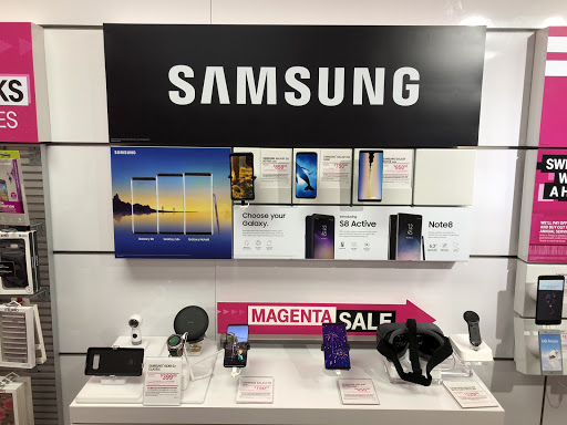Cell Phone Store «T-Mobile», reviews and photos, 1757 E Hebron Pkwy, Carrollton, TX 75010, USA