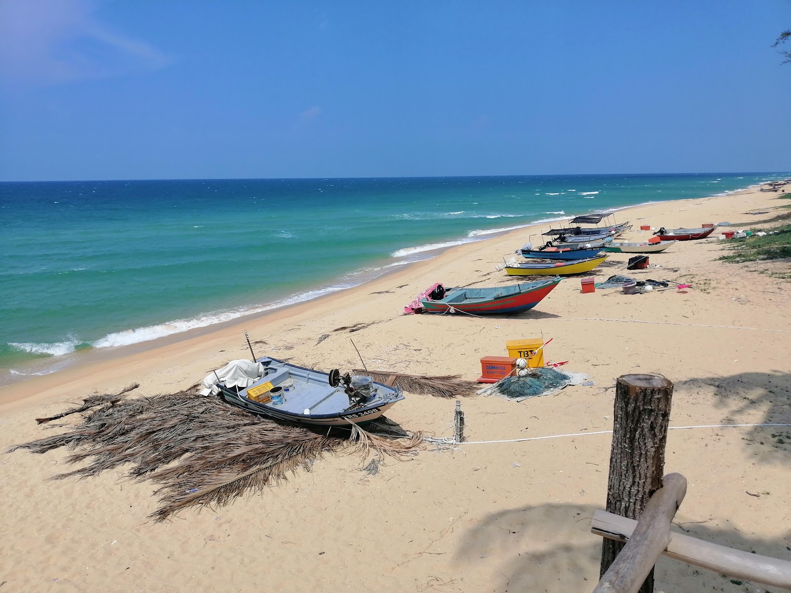 Jambu Bongkok Beach的照片 带有长直海岸