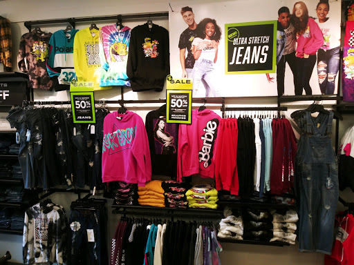 Clothing Store «rue21», reviews and photos, 3404 Fairlane Dr, Allen Park, MI 48101, USA