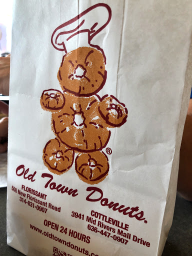 Donut Shop «Old Town Donut Shop», reviews and photos, 3941 Mid Rivers Mall Dr, St Peters, MO 63376, USA