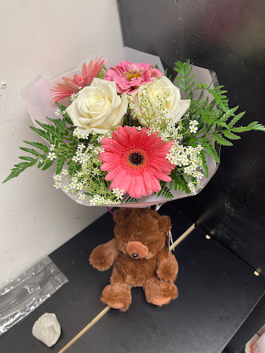 Florist «Lawrence Florist», reviews and photos, 927 N 2nd St, St Charles, MO 63301, USA