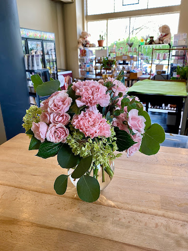 Florist «Bloomtastic Florist», reviews and photos, 2136 Arlington Ave, Columbus, OH 43221, USA