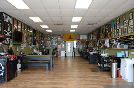 Tattoo Shop «Tattoo Machine Gun- Clark», reviews and photos, 1705 Charlestown New Albany Rd a, Jeffersonville, IN 47130, USA