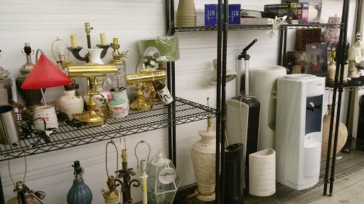 Thrift Store «75th & Thomas Goodwill Retail Store, Donation Center & Career Center», reviews and photos, 2929 N. 75th Ave, Phoenix, AZ 85033, USA