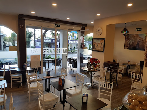 The Oasis cafe restaurante en Fuengirola