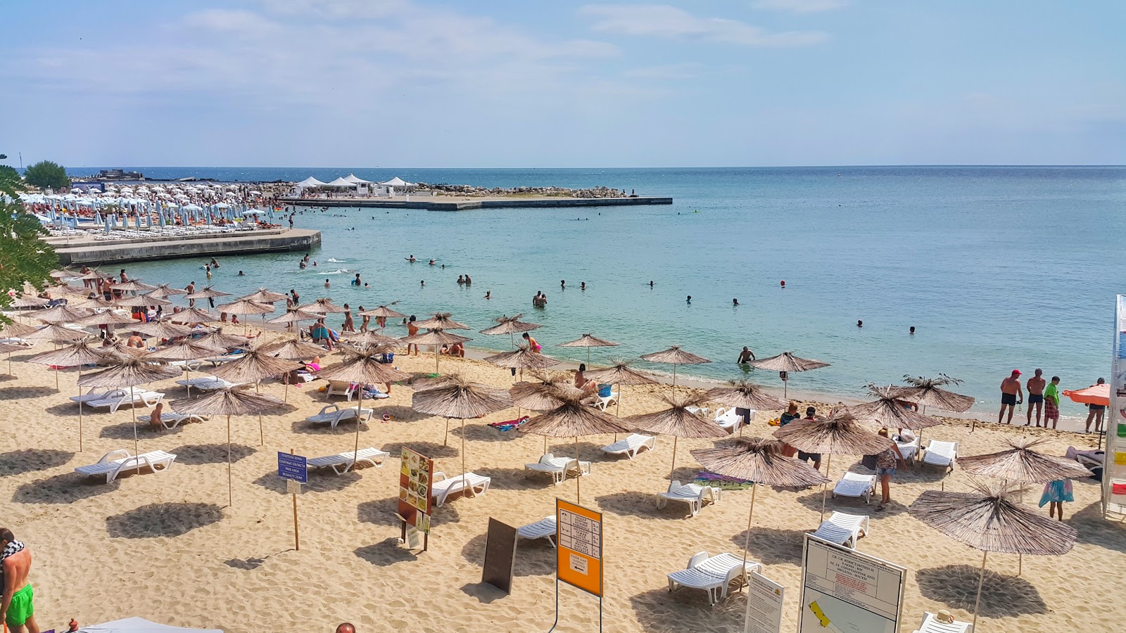 Foto di Plyazh Tiliya con baia lunga