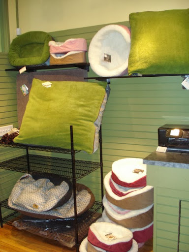 Pet Supply Store «Brookside Barkery & Bath», reviews and photos, 118 W 63rd St, Kansas City, MO 64113, USA