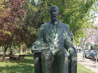 Osman Hamdi Bey Heykeli