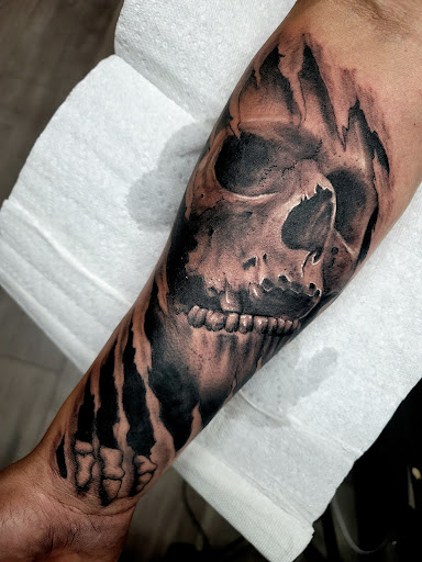 Tattoo Shop «Bloodline Tattoos», reviews and photos, 3304 Auburn St, Houston, TX 77017, USA
