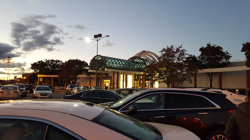 Shopping Mall «Oakland Mall», reviews and photos, 412 W 14 Mile Rd, Troy, MI 48083, USA