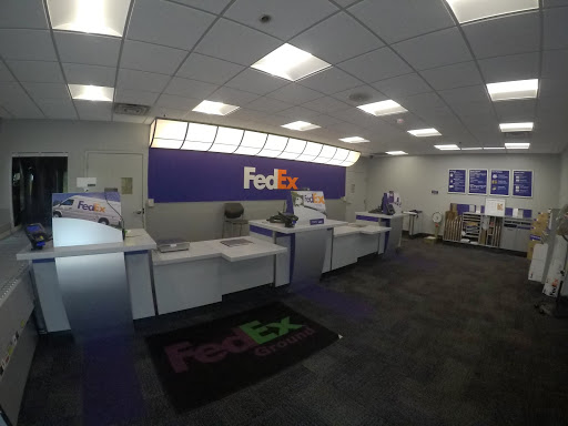 Shipping and Mailing Service «FedEx Ship Center», reviews and photos, 28000 5 M Center Dr, Romulus, MI 48174, USA