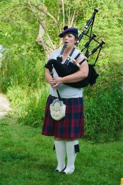 Bagpiper Michelle Hardt: Pittsburgh Weddings, Funerals and Other Events