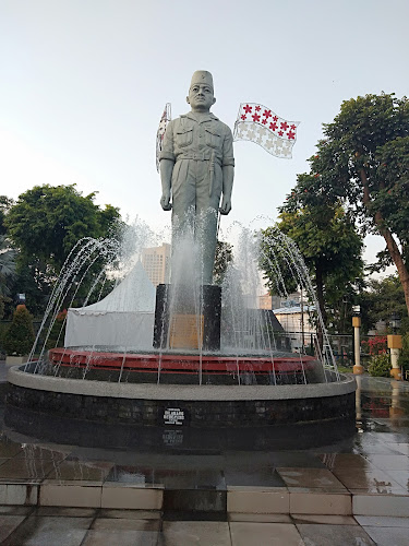 Monumen Gubernur Suryo