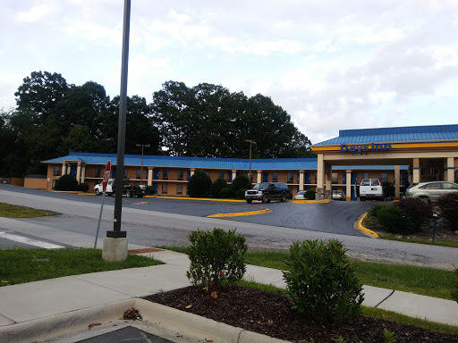 Coffee Shop «Starbucks», reviews and photos, 103 Mitchelle Dr, Hendersonville, NC 28792, USA