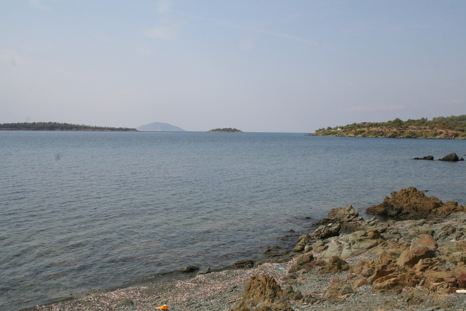 Diaporti beach II的照片 带有蓝色纯水表面