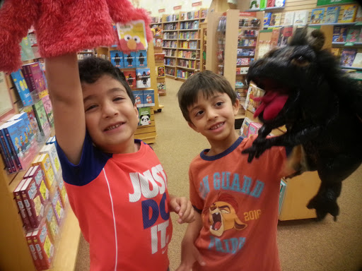 Book Store «Barnes & Noble Booksellers South Corona», reviews and photos, 2470 Tuscany St #101, Corona, CA 92881, USA