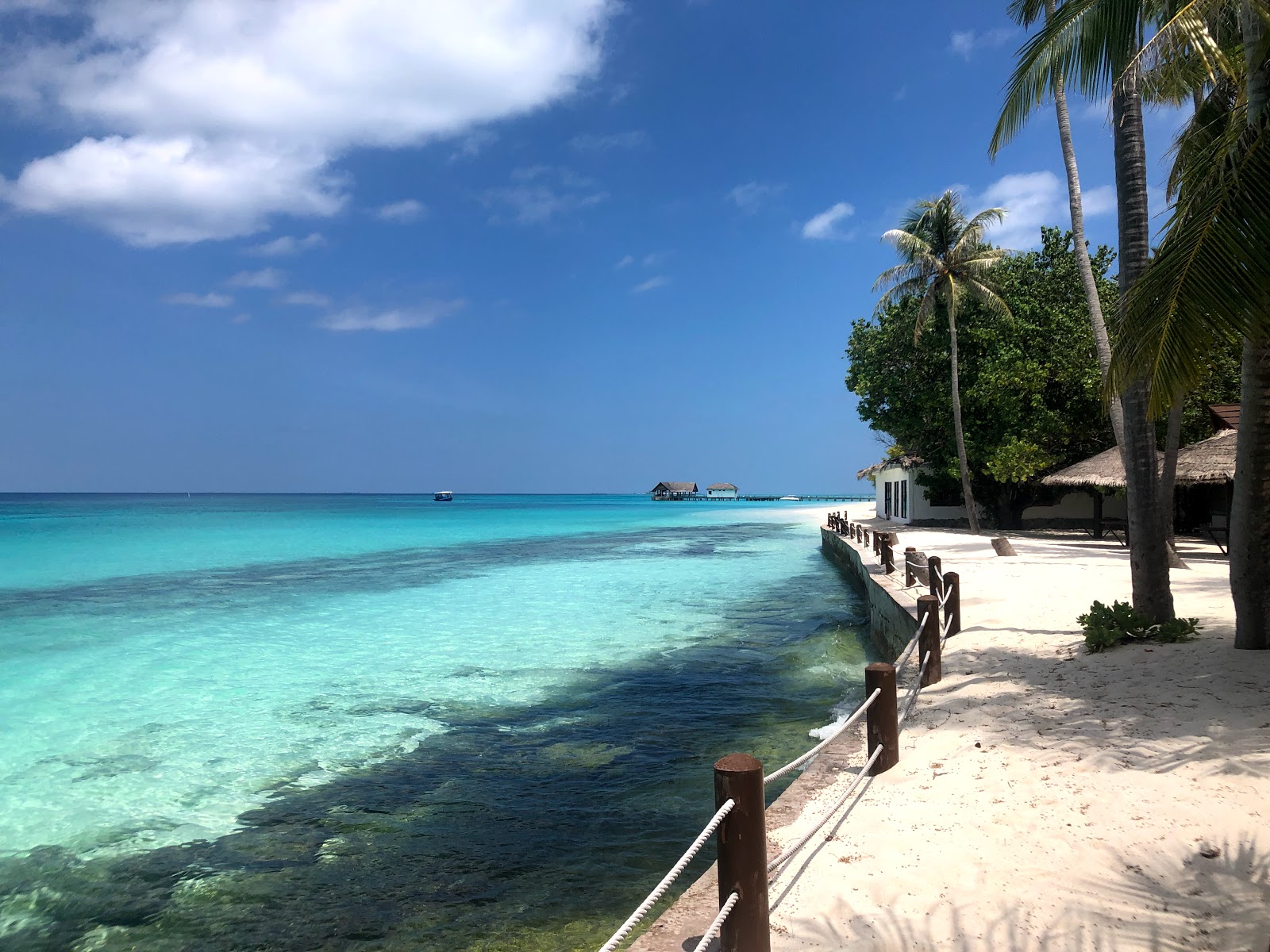 Fotografie cu Plaja Madhiriguraidhoo - locul popular printre cunoscătorii de relaxare