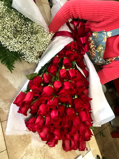 Florist «Roses Just Because/Hub Florist Of Lutz», reviews and photos, 18721 N Dale Mabry Hwy, Lutz, FL 33548, USA