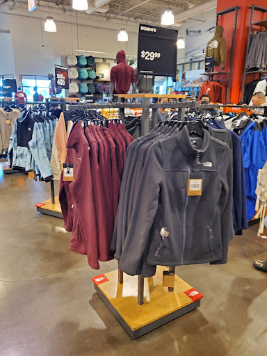 Clothing Store «The North Face», reviews and photos, 1001 N Arney Rd Ste 900, Woodburn, OR 97071, USA