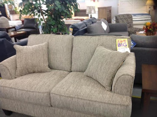 Flea Market «Streetsboro Flea Market - Furniture, Antiques, Collectibles», reviews and photos, 1513 Streetsboro Rd, Streetsboro, OH 44241, USA