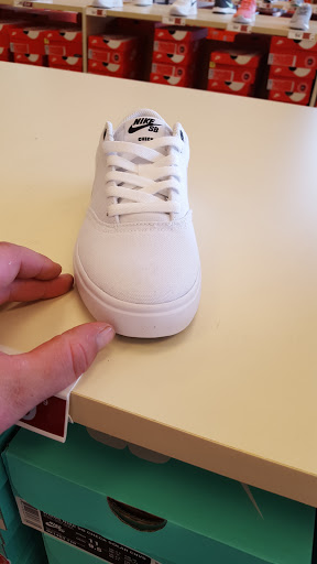 Shoe Store «Famous Footwear», reviews and photos, 180 N West End Blvd, Quakertown, PA 18951, USA