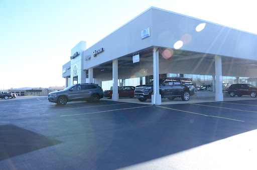 Car Dealer «Lucas-Smith Chrysler Center», reviews and photos, 1600 Parkway W, Festus, MO 63028, USA