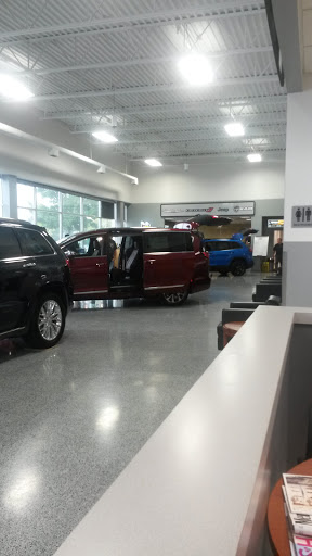 Car Dealer «Stew Hansen Dodge Ram Chrysler Jeep», reviews and photos, 12103 Hickman Rd, Des Moines, IA 50323, USA