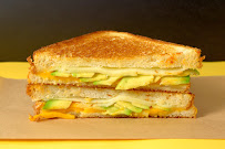 Sandwich au fromage du Restaurant halal Click N Deliv à Le Cannet - n°5