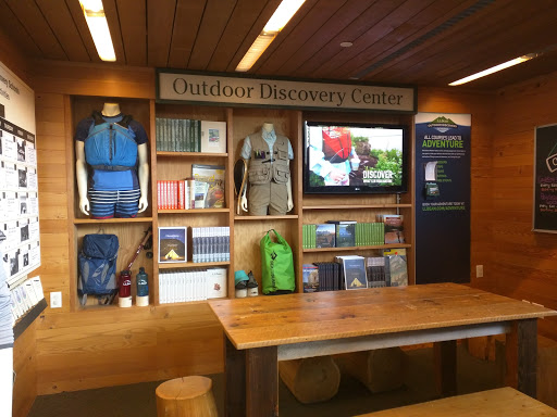 Clothing Store «L.L. Bean», reviews and photos, 340 Legacy Pl, Dedham, MA 02026, USA