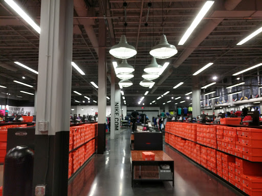 Sportswear Store «Nike East Los Angeles», reviews and photos, 4585 Whittier Blvd, East Los Angeles, CA 90022, USA