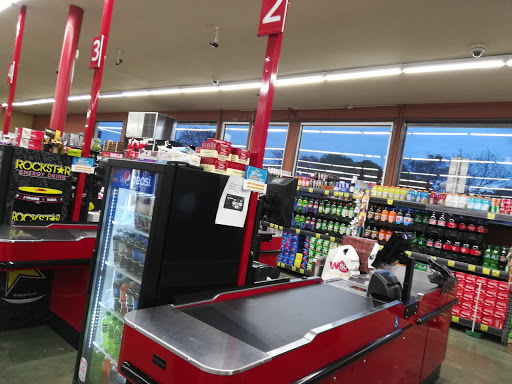 Grocery Store «Grocery Outlet Bargain Market», reviews and photos, 825 W 11th St, Tracy, CA 95376, USA