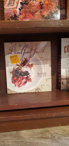 Book Store «Garden District Book Shop», reviews and photos, 2727 Prytania St, New Orleans, LA 70130, USA