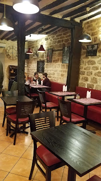 Atmosphère du Restaurant servant du couscous Au Rendez-Vous de Montmartre à Paris - n°11