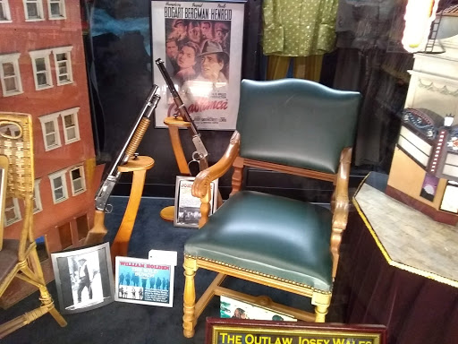 Movie Rental Store «Movie Madness Video», reviews and photos, 4320 SE Belmont St, Portland, OR 97215, USA