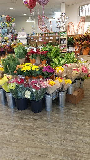 Supermarket «Save Mart Supermarkets», reviews and photos, 1449 E F St, Oakdale, CA 95361, USA