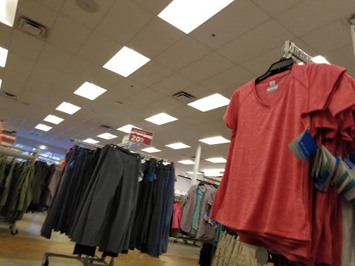 Sportswear Store «Columbia Sportswear Store - Gilroy, CA», reviews and photos, 681 Leavesley Rd d135, Gilroy, CA 95020, USA