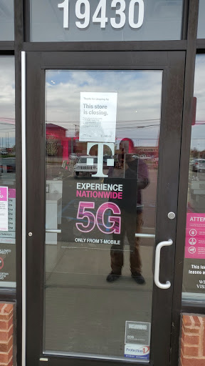 Cell Phone Store «T-Mobile», reviews and photos, 19430 West Rd, Woodhaven, MI 48183, USA