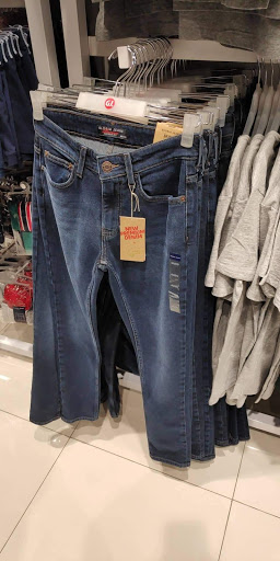 магазины, где можно купить женские джинсы Москва
