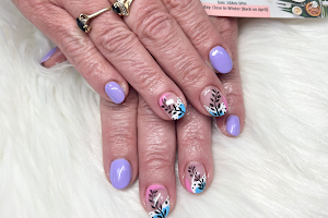 Aura Nails image