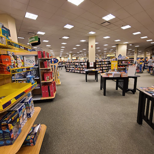 Shopping Mall «Jordan Creek Town Center», reviews and photos, 101 Jordan Creek Pkwy, West Des Moines, IA 50266, USA