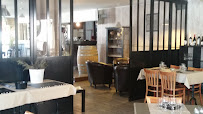 Atmosphère du Restaurant Bégude Café à Rochefort-du-Gard - n°14