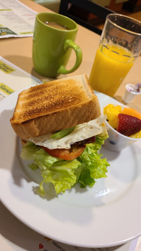 American Restaurant «Newport Creamery», reviews and photos, 208 W Main Rd, Middletown, RI 02842, USA